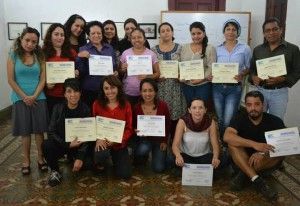 mujeres con certificados 1